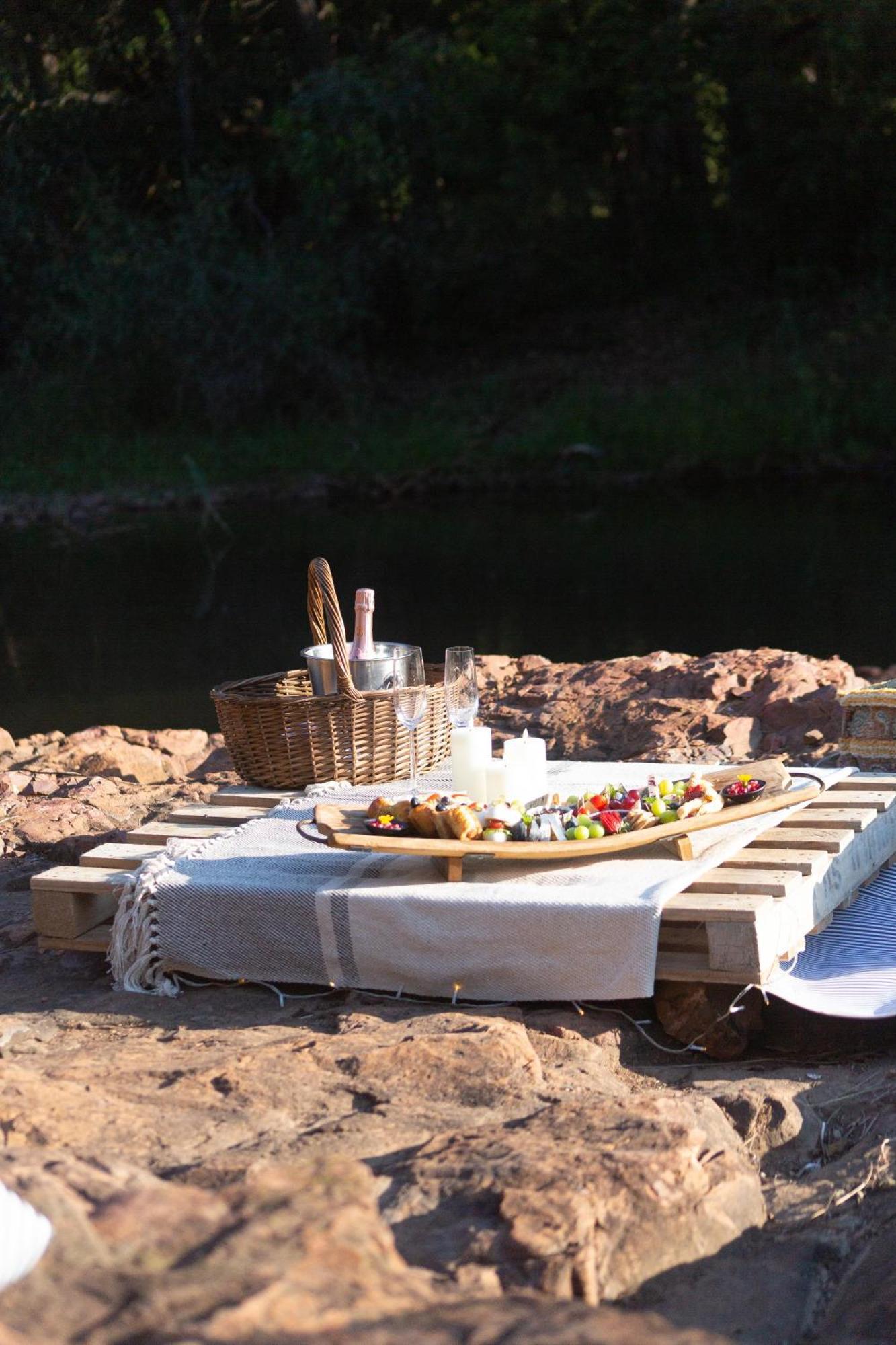 Mologa River Lodge Rust de Winter Exterior photo